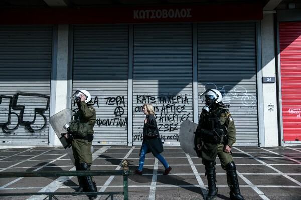 Ολοκληρώθηκε η πορεία για τη δολοφονία Γρηγορόπουλου - Drones, φραγμοί και αστυνομικοί παντού στην Αθήνα