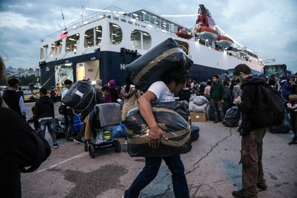 Περισσότεροι από 120 πρόσφυγες και μετανάστες σήμερα στον Πειραιά - 43 διασώσεις μέσα σε 24 ώρες