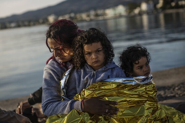 Η καθόλου αθώα παράλειψη της λέξης «πρόσφυγες»