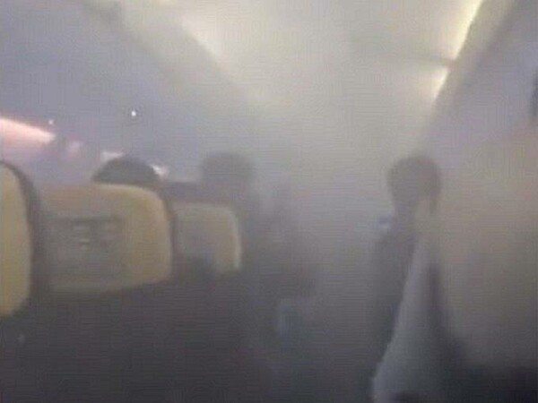 Πανικός σε πτήση της Ryanair - Γέμισε η καμπίνα καπνό