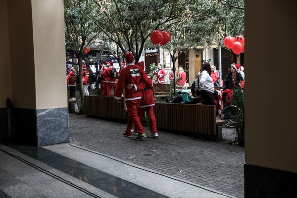 Santa Run: Αγιοβασίληδες τρέχουν στο κέντρο της Αθήνας - ΦΩΤΟΡΕΠΟΡΤΑΖ