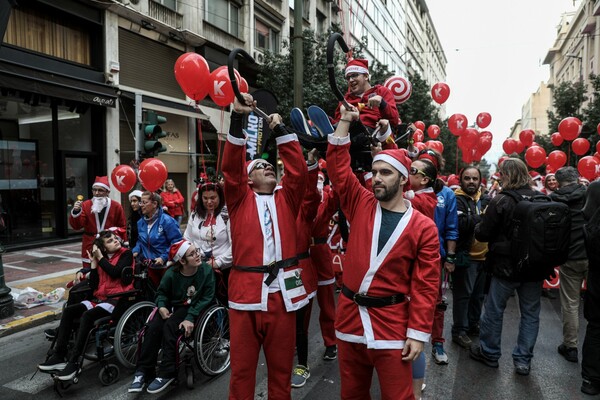 Santa Run: Αγιοβασίληδες τρέχουν στο κέντρο της Αθήνας - ΦΩΤΟΡΕΠΟΡΤΑΖ