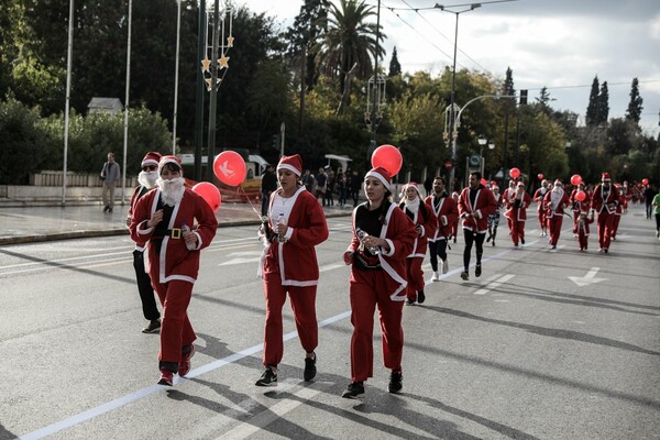 Santa Run: Αγιοβασίληδες τρέχουν στο κέντρο της Αθήνας - ΦΩΤΟΡΕΠΟΡΤΑΖ