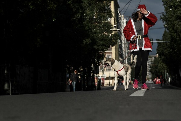 Santa Run: Αγιοβασίληδες τρέχουν στο κέντρο της Αθήνας - ΦΩΤΟΡΕΠΟΡΤΑΖ