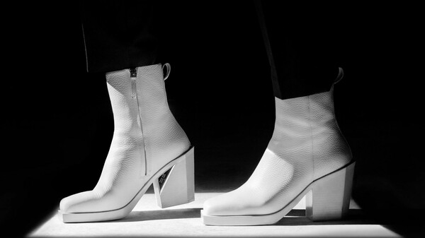 Ο αρχιτέκτονας Rem D Koolhaas σχεδίασε τις πρώτες unisex ψηλοτάκουνες μπότες