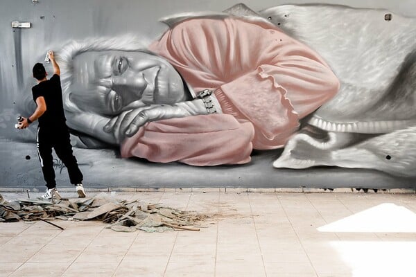 SimpleG: «Να κοιτάξουμε την ψυχή μας» - Ο street artist μιλά για την τέχνη στο αστικό τοπίο