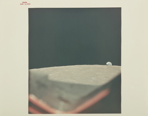 Σε δημοπρασία σπάνιες φωτογραφίες από τις αποστολές στη Σελήνη πριν από 50 χρόνια