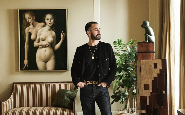 Μέσα στο σπίτι του Marc Jacobs: Γιατί ο σχεδιαστής πουλά «τα πάντα» από πίνακες μέχρι πανάκριβα έπιπλα