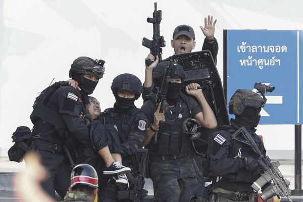 Ταϊλάνδη: Νεκρός ο δράστης που άνοιξε πυρ σε εμπορικό κέντρο - Σκότωσε 27 ανθρώπους για ένα σπίτι