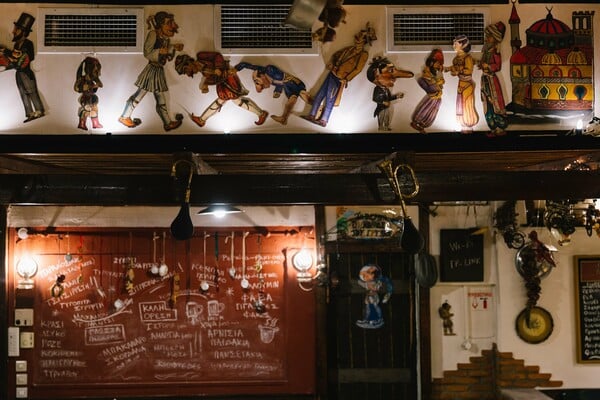 Πού να φάτε σήμερα: Τα 13 «αιωνόβια» κουτούκια και ταβέρνες της Αθήνας