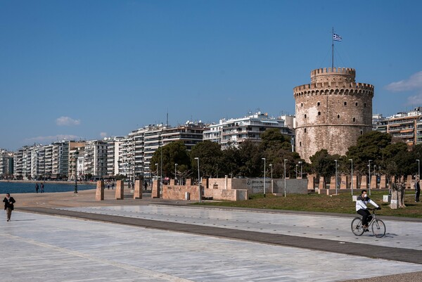 24 ώρες στη Θεσσαλονίκη της καραντίνας