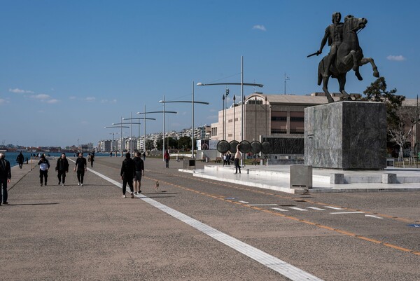 24 ώρες στη Θεσσαλονίκη της καραντίνας