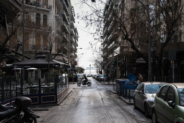 24 ώρες στη Θεσσαλονίκη της καραντίνας