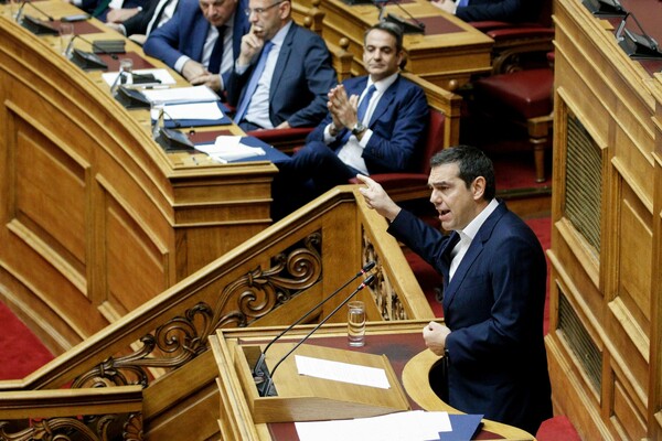 Κόντρα Τσίπρα - Μητσοτάκη στη Βουλή: «Μπαχαλάκηδες με κοστούμια και γραβάτες» - «Ο νόμος θα εφαρμόζεται για όλους»