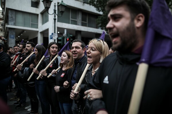 Ο Τσίπρας στην πορεία για το Πολυτεχνείο - Μαζί με Δούρου, Βούτση, Παππά και Σκουρλέτη