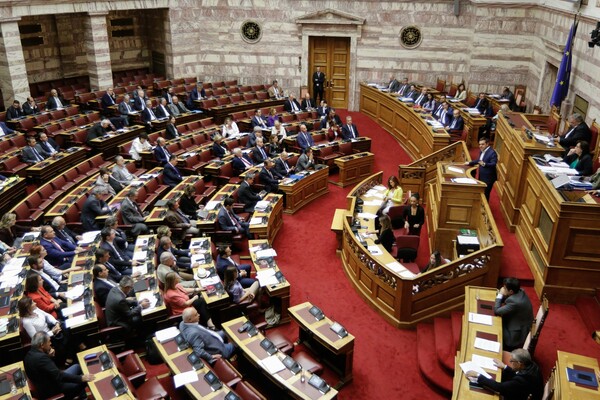 Συνταγματική Αναθεώρηση: Ολοκληρώθηκε η συζήτηση στη Βουλή - Τη Δευτέρα η ψηφοφορία