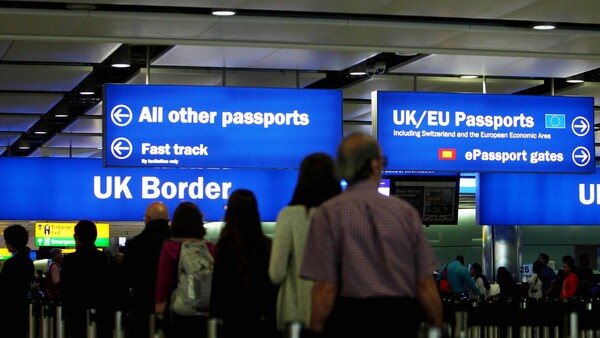 Η Βρετανία αλλάζει το καθεστώς μετανάστευσης - «Όχι» σε όσους δεν μιλούν αγγλικά και δεν είναι εξειδικευμένοι