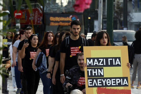 Walk for Freedom: Πορείες διαμαρτυρίας κατά του τράφικινγκ σε Αθήνα και Θεσσαλονίκη