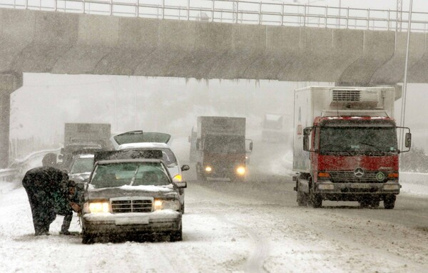 ΕΛ.ΑΣ: Οδηγίες προς τους οδηγούς για τη «χειρότερη κακοκαιρία» του χειμώνα