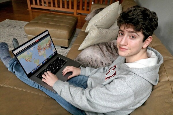Αυτός ο 17χρονος έφτιαξε το site όπου μπαίνει όλος ο πλανήτης, να δει live την επέκταση του κορωνοϊού
