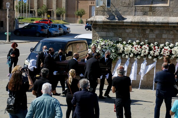 Το «αντίο» στον Δημήτρη Κρεμαστινό - Σε στενό κύκλο η κηδεία του