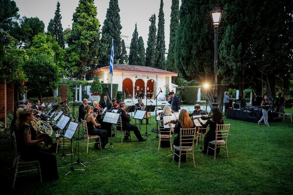 Η δεξίωση στο Προεδρικό Μέγαρο για την αποκατάσταση της Δημοκρατίας - ΦΩΤΟΡΕΠΟΡΤΑΖ