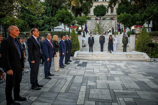 Η δεξίωση στο Προεδρικό Μέγαρο για την αποκατάσταση της Δημοκρατίας - ΦΩΤΟΡΕΠΟΡΤΑΖ