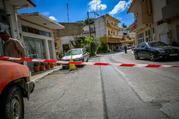 Ανώγεια: Παραδόθηκε ο γιος του 63χρονου- Νέα στοιχεία για τις διαδοχικές δολοφονίες στην πλατεία