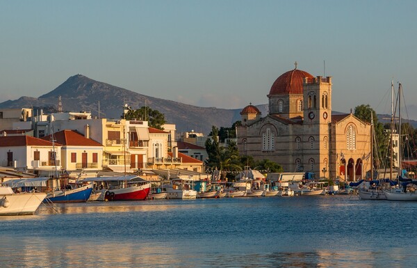 Χωρίς ρεύμα η Αίγινα - Λόγω της φωτιάς στα Μέθανα