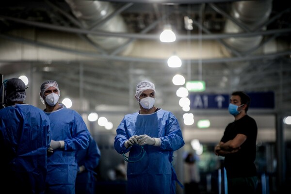Πρόεδρος Ελληνικής Εταιρείας Λοιμώξεων: Μεγάλη ανησυχία για τα «ορφανά» κρούσματα κορωνοϊού