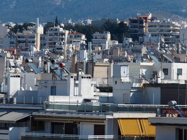 ΑΑΔΕ: «Τέλος τα γκισέ» για μεταβιβάσεις ακινήτων και γονικές παροχές