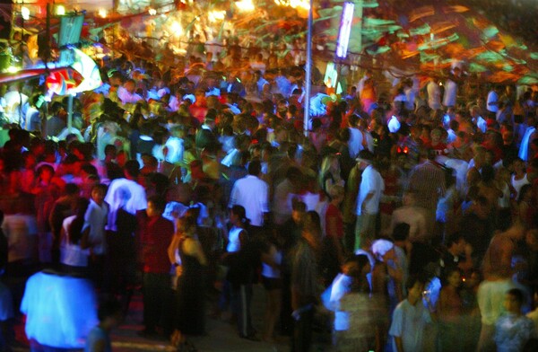 Πάρτι στον Άλιμο: Δίμηνο λουκέτο και πρόστιμο 20.000 ευρώ σε beach bar