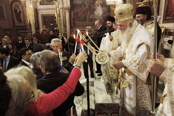 Απόψε το Άγιο Φως και η Αναστάσιμη Ακολουθία στις εκκλησίες