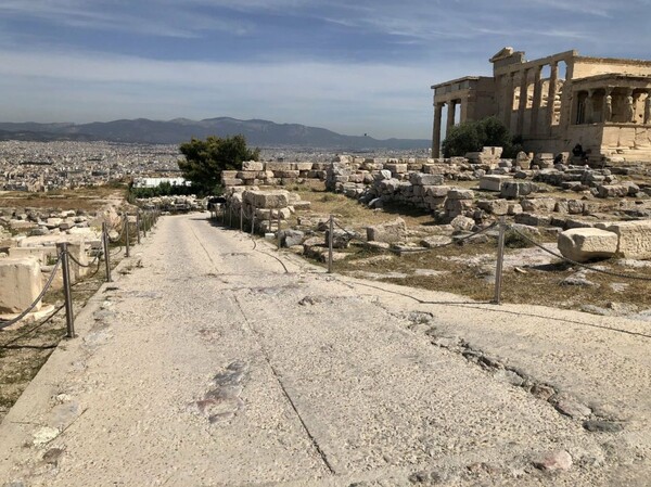 Διαδρομές για τα ΑΜΕΑ στην Ακρόπολη - Τι προβλέπει η νέα μελέτη του ΚΑΣ