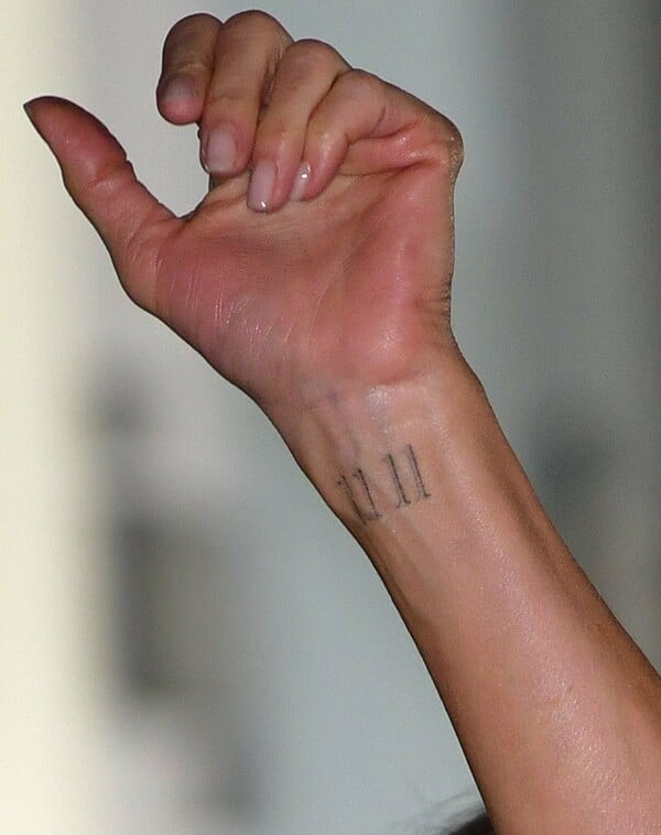 Η Τζένιφερ Άνιστον εμφανίστηκε με τατουάζ «11 11» στο χέρι της - Η ιστορία που κρύβει