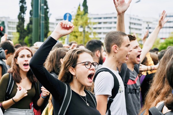 Όπισθεν ολοταχώς! Ο αστυνομικός διευθυντής θα αποφασίζει εάν έχεις δικαίωμα να διαμαρτυρηθείς!