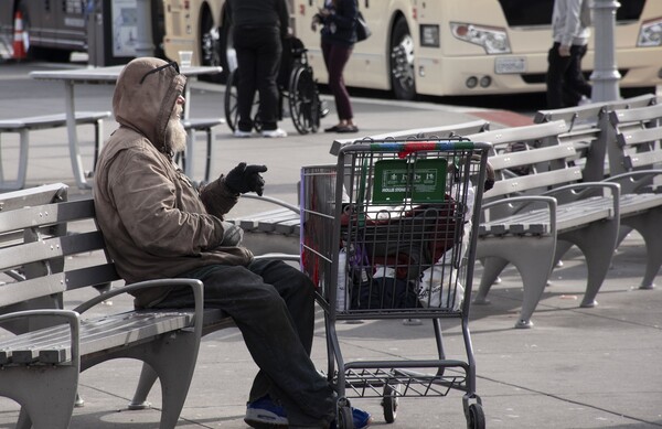 Καλιφόρνια: Άνδρας κατηγορείται ότι δηλητηρίαζε άστεγους και μετά τους κινηματογραφούσε