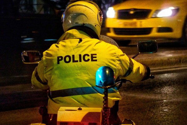 Επίθεση ομάδας 80 ατόμων σε αστυνομικούς στον Ρέντη- 8 συλλήψεις