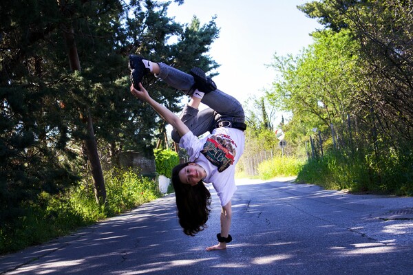 Η 14χρονη Σαλονικιά Bgirl Elli είναι το νέο μεγάλο ταλέντο του breakdance