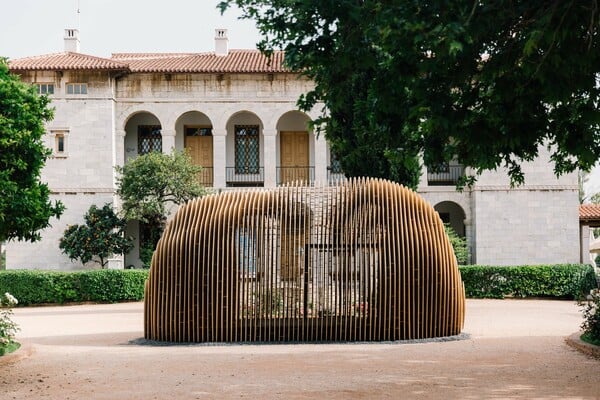 Η «αναπνέουσα αρχιτεκτονική» του Kengo Kuma στην Αθήνα