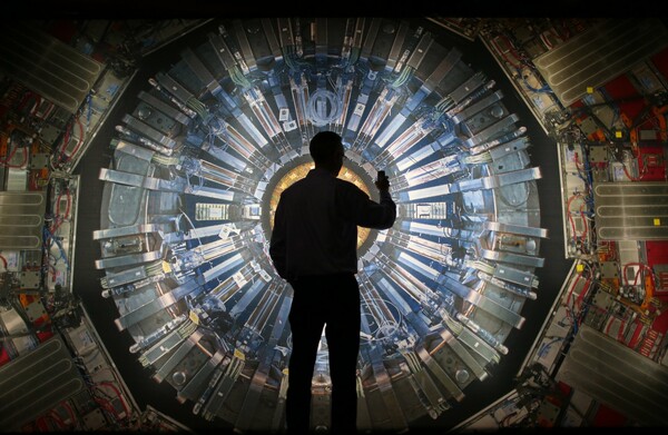 Το CERN θέλει να κατασκευάσει έναν νέο, τεράστιο υπερ-επιταχυντή σωματιδίων 100 χιλιομέτρων