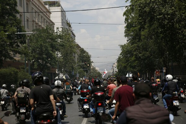 Μηχανοκίνητη πορεία από τους διανομείς στο κέντρο της Αθήνας
