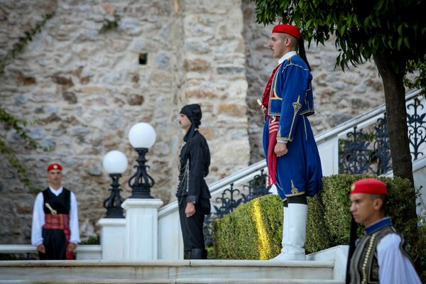 Δεξίωση στο Προεδρικό Μέγαρο για την αποκατάσταση της Δημοκρατίας - Με περιορισμένο αριθμό λόγω κορωνοϊού