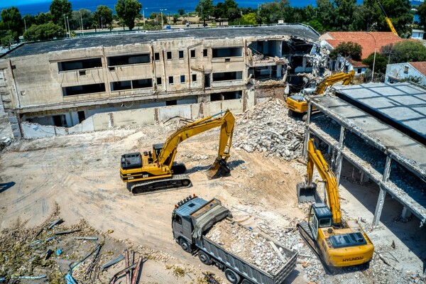 Ελληνικό: Ξεκίνησε η κατεδάφιση κτιρίων - Την Παρασκευή η επίσημη τελετή