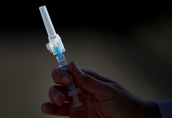 Κορωνοϊός: Πώς θα είναι η ζωή αν δεν βρούμε ποτέ το εμβόλιο - Έχει συμβεί στο παρελθόν