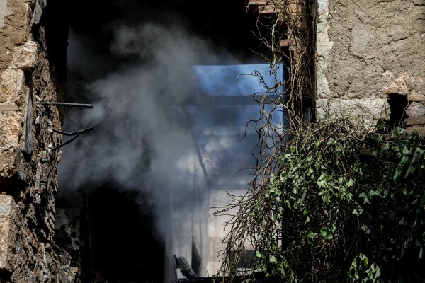 Φωτιά στη βίλα Κλωναρίδη - Εικόνες μετά την καταστροφή