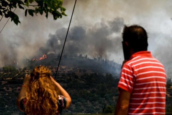 Φωτιά στην Κορινθία: Εκκενώθηκε και 7ος οικισμός - 268 πυροσβέστες στην μάχη με τις φλόγες