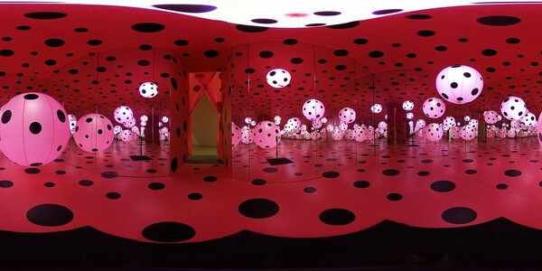Η Yayoi Kusama αποκαλύπτει στα 91 της «Το Όραμα της Φαντασίας που δεν είχαμε δει ποτέ σε αυτό το μεγαλείο»