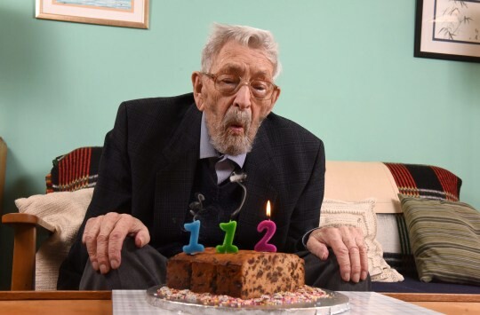 Πέθανε ο γηραιότερος άντρας στον κόσμο - Είχε αρνηθεί ευχετήρια κάρτα γενεθλίων από την Ελισάβετ