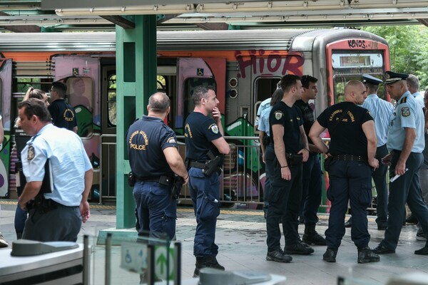 Ατύχημα με τρένο στην Κηφισιά: Εικόνες από τον σταθμό - ΣΤΑΣΥ: «Ολισθηρότητα εξαιτίας της βροχής»